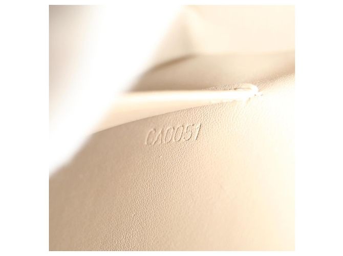 Louis Vuitton Thompson Street Monogram Vernis Medium Beige - vista 7