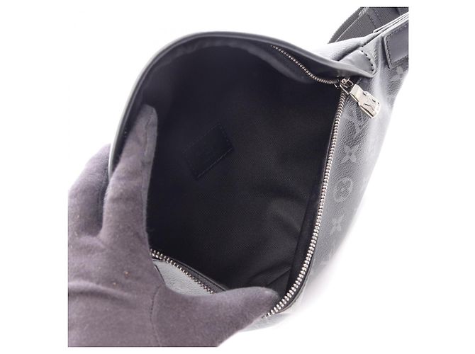 Louis Vuitton Discovery Bumbag PM Nero Monogramma - vista 3