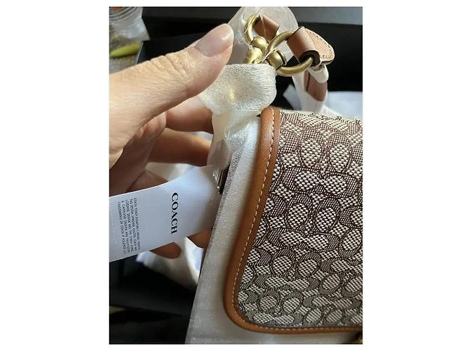 Coach Soft Tabby Borsa a Spalla in Micro Jacquard Signature Marrone Monogramma - vista 8