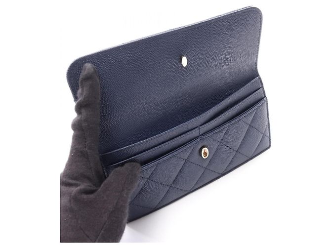 Borsa a tracolla Chanel Matelassé in pelle Caviar Blu navy - vista 6