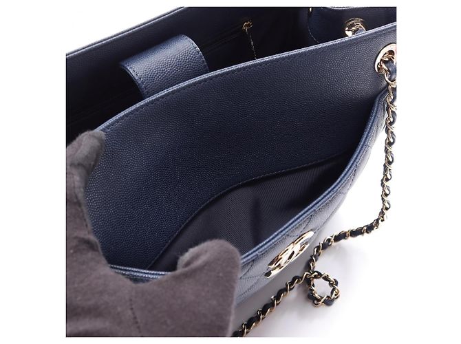 Borsa a tracolla Chanel Matelassé in pelle Caviar Blu navy - vista 7