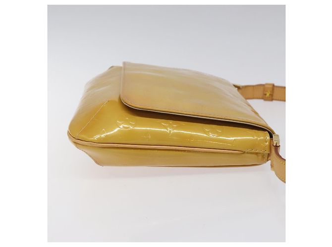 Louis Vuitton Thompson Street Monogram Vernis Medium Beige - vista 3