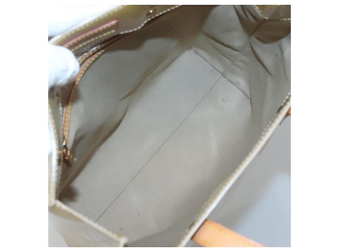 Louis Vuitton Reade Monogram Vernis MM Beige - vista 5