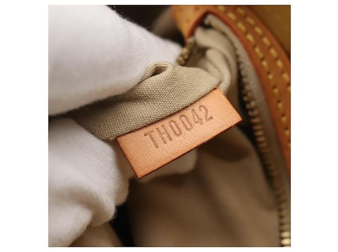 Louis Vuitton Reade Monogram Vernis MM Beige - vista 7