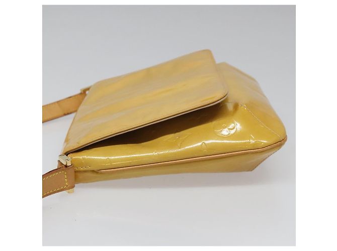 Louis Vuitton Thompson Street Monogram Vernis Medium Beige - vista 4