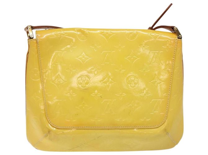 Louis Vuitton Thompson Street Monogram Vernis Medium Giallo - vista 2