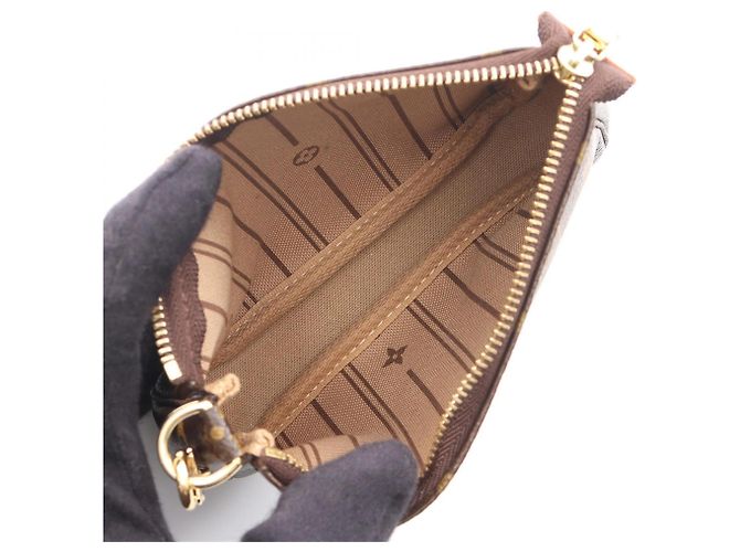 Louis Vuitton Mini Pochette Accessoires Marrone - vista 3