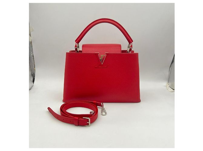 Borsa Louis Vuitton Capucines BB Rosso - vista 2