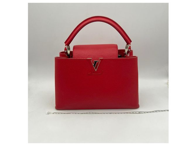 Borsa Louis Vuitton Capucines BB Rosso - vista 3
