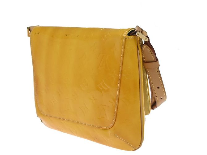 Louis Vuitton Thompson Street Monogram Vernis Medium Giallo - vista 4