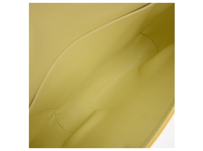 Louis Vuitton Thompson Street Monogram Vernis Medium Giallo - vista 5