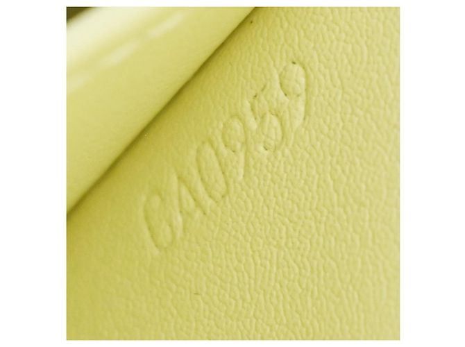 Louis Vuitton Thompson Street Monogram Vernis Medium Giallo - vista 7