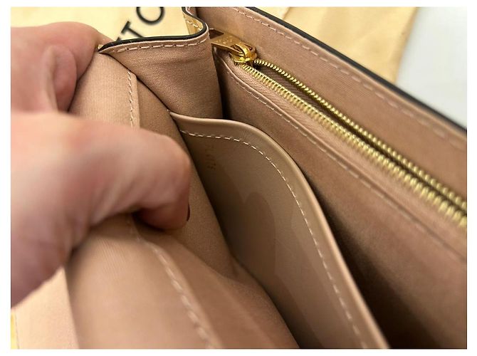 Cartera Louis Vuitton Vernis Beige - vista 3