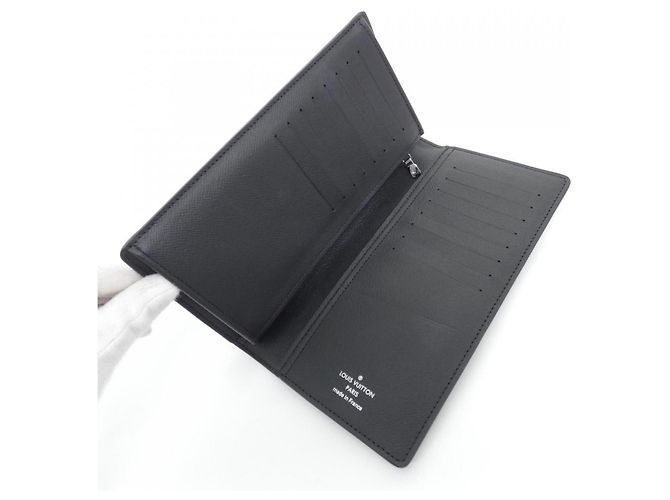 Portafoglio Louis Vuitton Monogram Eclipse Brazza Nero - vista 3