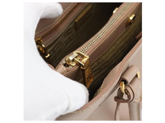 Saffiano Borsa PRADA in pelle Safiano 2 modi Beige Oro Auth 183886A D'oro - vista 27
