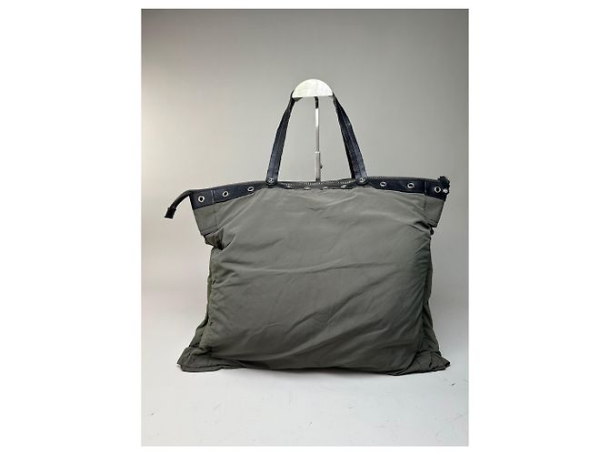 Céline Vintage Celine Nylon Tote mit Lederbesatz Olive Black Grün - Ansicht 15