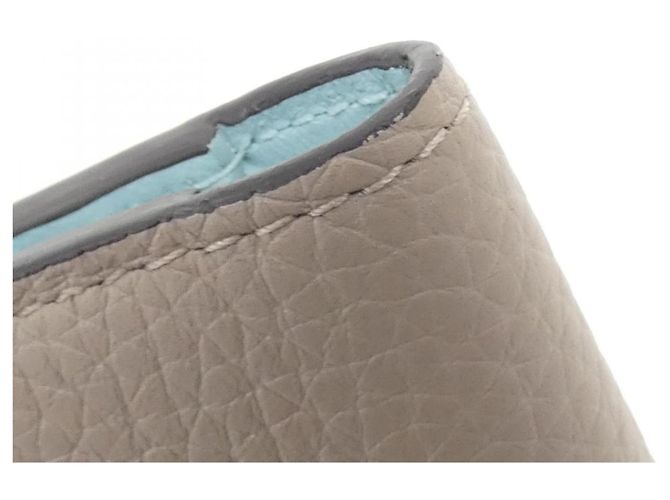 Cartera Compacta Louis Vuitton Taurillon LV Vertical - vista 3