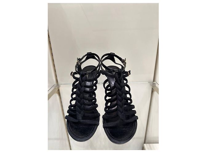 Sandálias Louis Vuitton LV Monogram Suede Gladiator US 8.5 Seminovas - vista 2