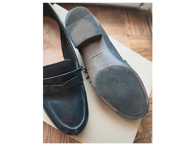Mocassins Clarks en cuir noir - vue 3