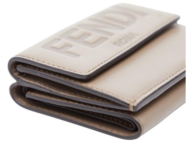 Fendi Tri-fold Wallet aus graulichem Leder - Ansicht 5