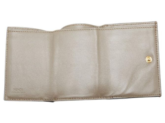 Fendi Tri-fold Wallet aus graulichem Leder - Ansicht 7