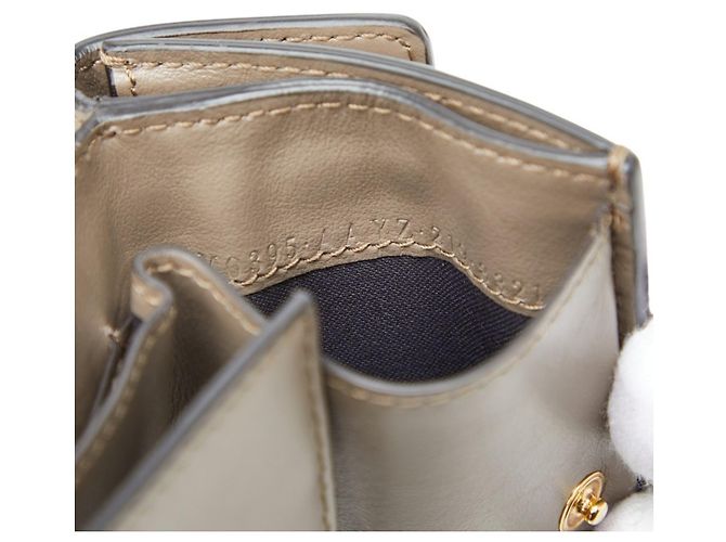 Fendi Tri-fold Wallet aus graulichem Leder - Ansicht 9