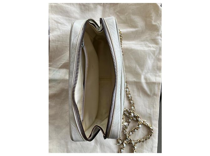 Chanel Umhängetasche aus weißem Leder V-Steppung - Ansicht 9