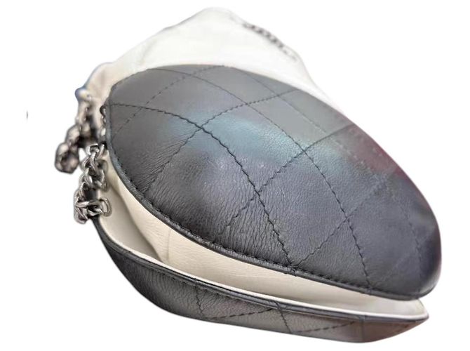 Borsa a secchiello Chanel Gabrielle in pelle trapuntata Nero Bianco - vista 8