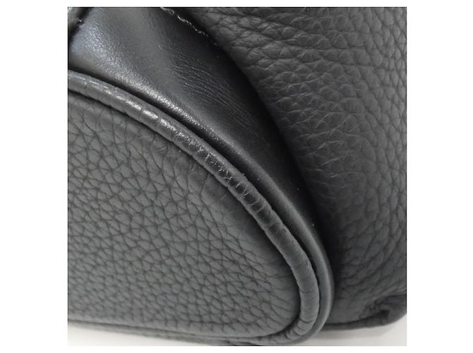 Bolso bandolera Louis Vuitton Taurillon Christopher Messenger Negro - vista 3