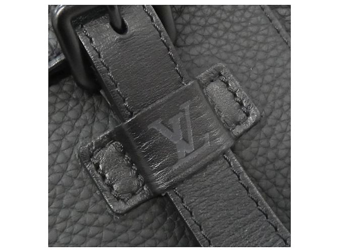 Bolso bandolera Louis Vuitton Taurillon Christopher Messenger Negro - vista 5