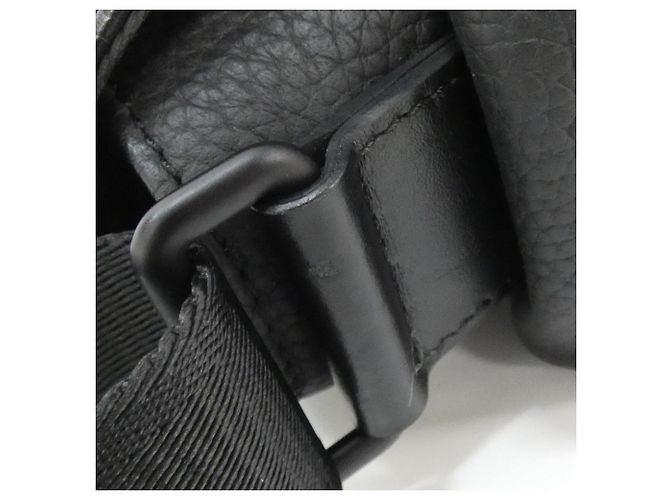 Bolso bandolera Louis Vuitton Taurillon Christopher Messenger Negro - vista 6