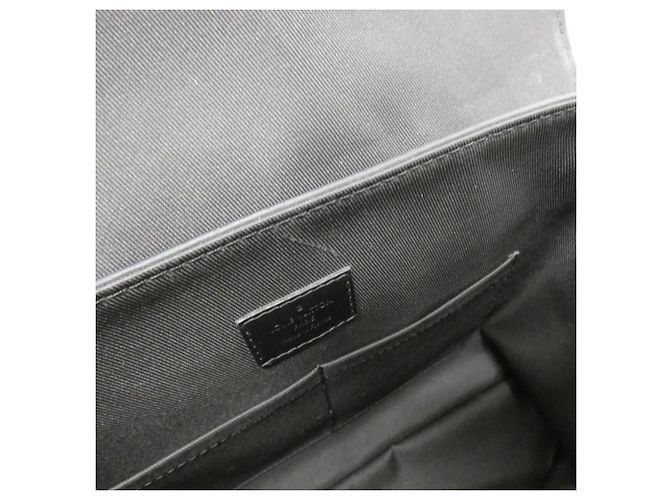 Bolso bandolera Louis Vuitton Taurillon Christopher Messenger Negro - vista 9