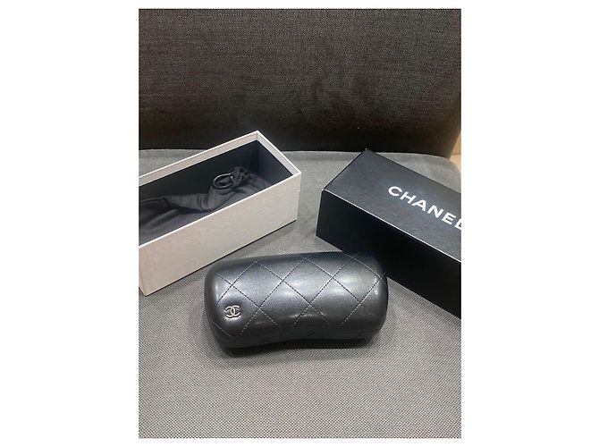 Occhiali da sole Chanel Blu con Camellie Dorate - vista 4