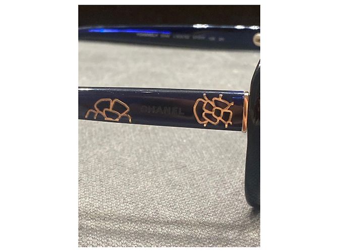 Occhiali da sole Chanel Blu con Camellie Dorate - vista 6