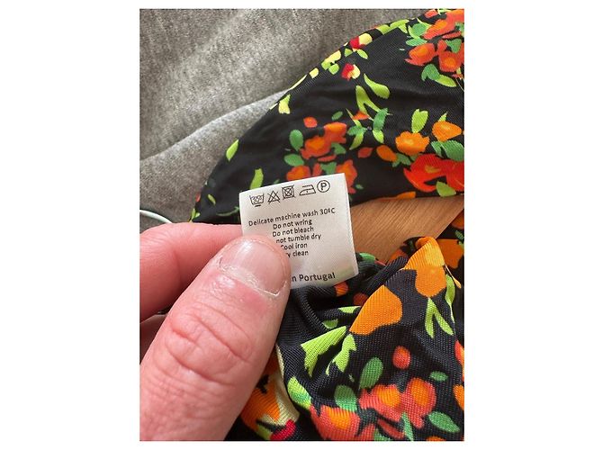 Autre Marque ATLEIN Maxi-Kleid mit Blumenprint und Rüschendetails Schwarz Rot Grün Orange - Ansicht 2