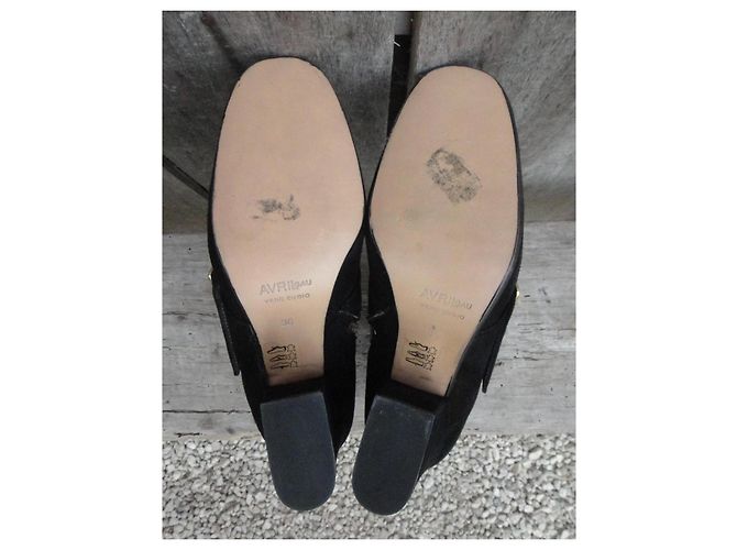 Avril Gau Botas de camurça pretas com fivela dourada Preto - vista 5
