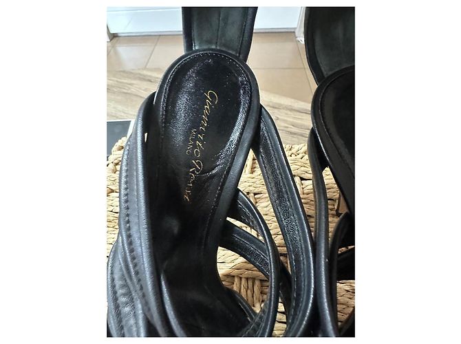 Gianvito Rossi Sandali con tacco in pelle nera Nero - vista 3