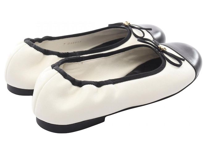 Timeless CHANEL Coco Mark Leder Pumps Schwarz Weiß - Ansicht 2