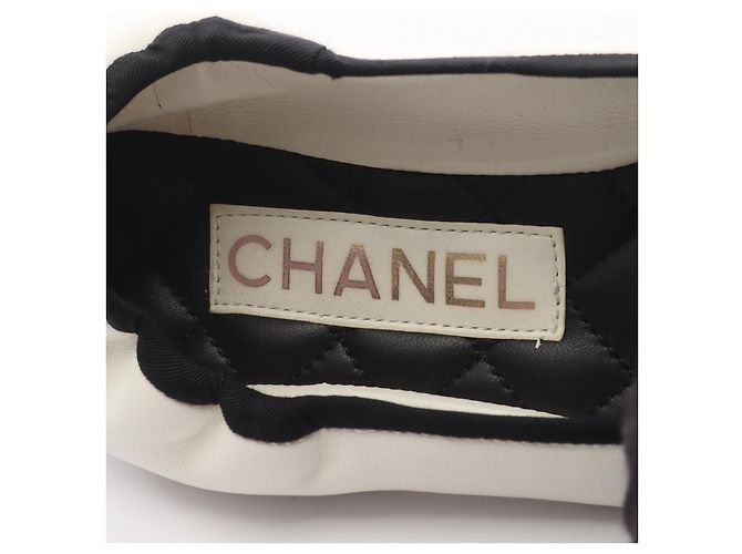 Timeless CHANEL Coco Mark Leder Pumps Schwarz Weiß - Ansicht 5