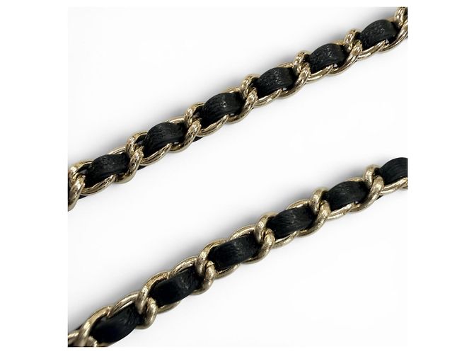 Chanel B23C Matelassé Bag Motif Necklace Crudo - vista 6
