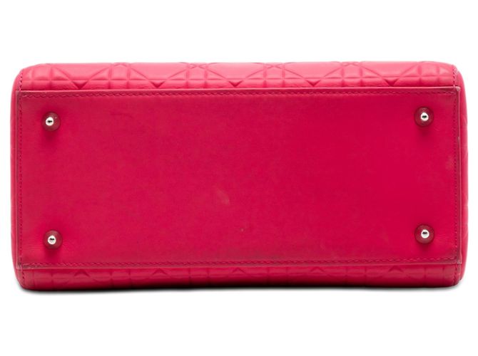 Lady Dior em couro de bezerro Ultra Matte com relevo Cannage rosa, tamanho Medium - vista 3