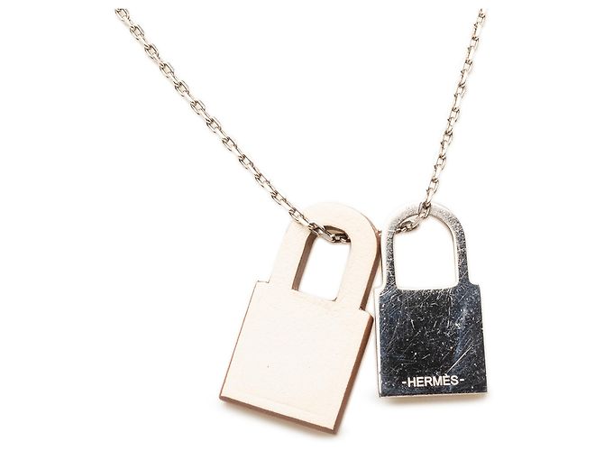 Collana con pendente O Kelly in argento placcato palladio e pelle Swift Hermès - vista 2