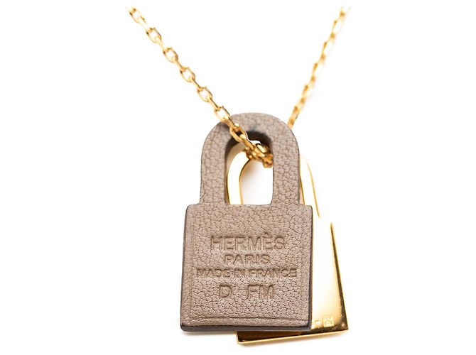 Collana con pendente O Kelly in pelle Swift placcata oro Hermès Gold - vista 3