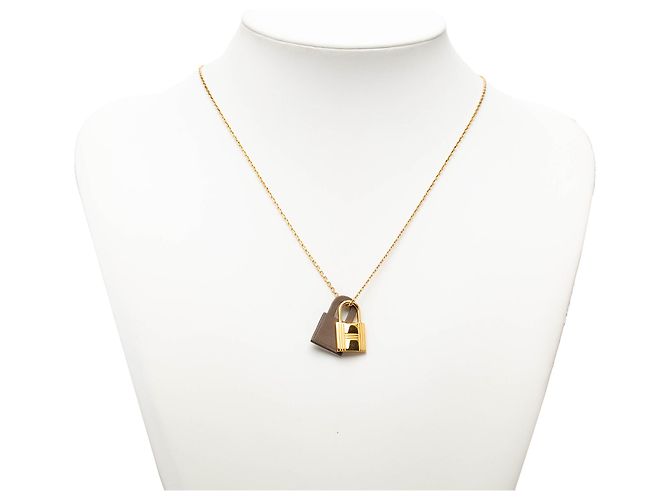 Collana con pendente O Kelly in pelle Swift placcata oro Hermès Gold - vista 6