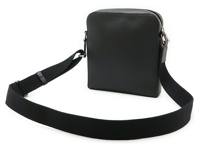 Borsa a tracolla Louis Vuitton Taiga Anton Pochette Grigio - vista 3
