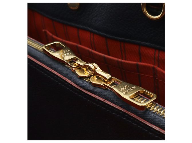 Borsa Louis Vuitton Monogram Empreinte Montaigne MM Rosso - vista 8