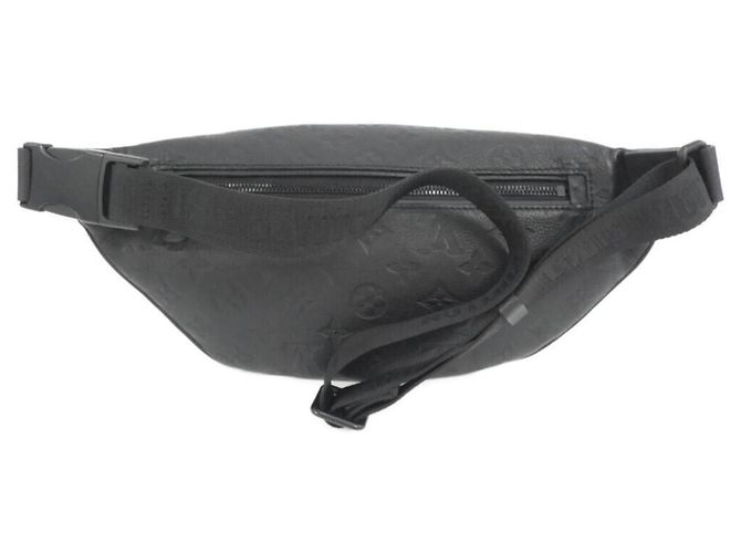 Louis Vuitton Monogram Shadow Discovery Bumbag PM Nero Monogramma - vista 2