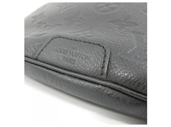 Louis Vuitton Monogram Shadow Discovery Bumbag PM Nero Monogramma - vista 4