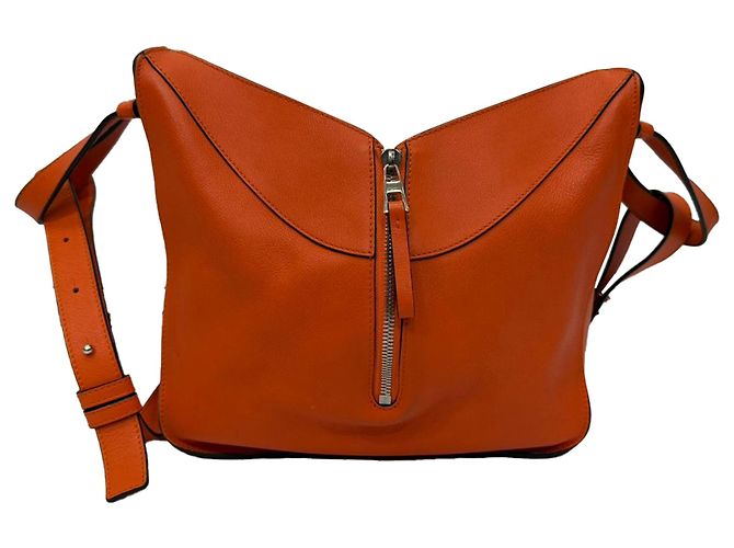 Piccola borsa a tracolla Hammock Loewe in pelle di vitello arancione - vista 3