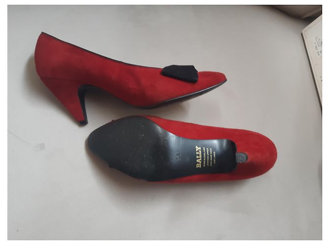 Bally Décolleté in camoscio rosso con fiocco Nero - vista 3